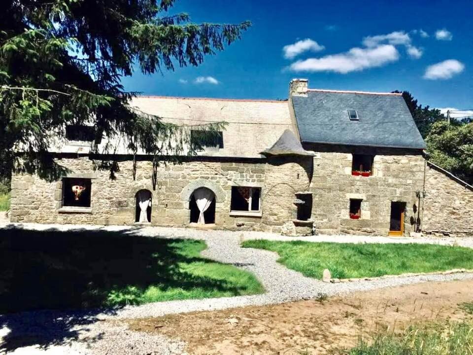 Manoir Le Rest Hotel Lanrivain Exterior photo